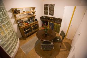 a room with a table and chairs and a kitchen at Loft lindamente decorado em Ouro Preto MG in Ouro Preto +14 photos