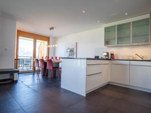 Η κουζίνα ή μικρή κουζίνα στο Lavish apartment with wellness +26 φωτογραφίες