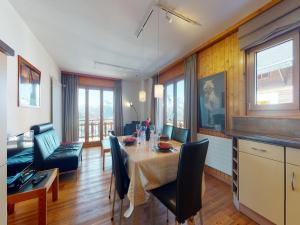 Posezení v ubytování Apartment with front balcony