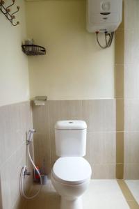 Koupelna v ubytování Katalonya Apartment Cikarang