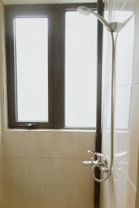Koupelna v ubytování Katalonya Apartment Cikarang