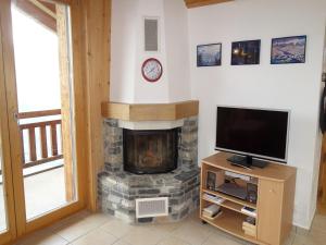 Televisyen dan/atau pusat hiburan di Apartment in Veysonnaz near Ski Lift