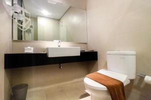 Vannas istaba naktsmītnē Aviary Bintaro