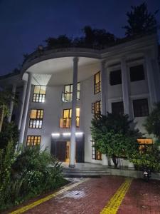 Tòa nhà nơi nhà khách tọa lạc