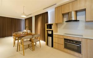 Virtuve vai virtuves zona naktsmītnē Aviary Bintaro