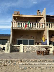 Μπαλκόνι ή βεράντα στο Waterfront beach house! La Casita de la 3ra Edad