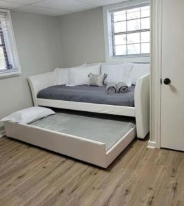 a large bed in a room with at Relaxed Lake Front Cottage 2 Bedrooms Sleeps 6 Pet Friendly in Keystone Heights