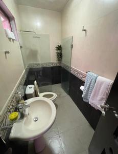 Ένα μπάνιο στο Hermoso departamento con jacuzzi