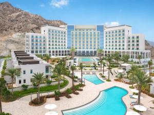 Bazén v ubytování Bloomfields 2brmaid Address Beach Fujairah nebo v jeho okolí