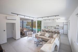 Fotografie z fotogalerie ubytování Ferienvilla Kube 4 Für 12 Personen Auf Zypern v destinaci Ayia Napa