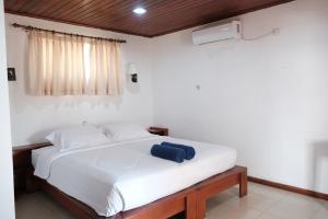 Uma cama ou camas num quarto em Arbiru Beach Resort