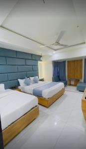 Postel nebo postele na pokoji v ubytování Hotel Skyland
