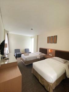 Postel nebo postele na pokoji v ubytování Cipta Hotel Wahid Hasyim + 37 fotografií
