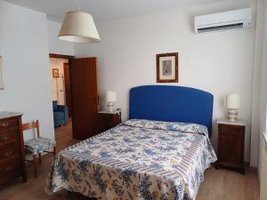 A bed or beds in a room at Casa Piccola - Appartamento 1 fila mare con splendida terrazza