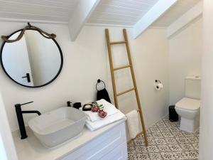 Bilik mandi di Macey Stay - The Boardwalk Hout Bay +28 gambar