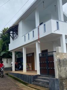 Το κτήριο όπου στεγάζεται  το διαμέρισμα