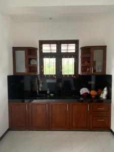 Η κουζίνα ή μικρή κουζίνα στο Oshada Villa Hikkaduwa +19 φωτογραφίες
