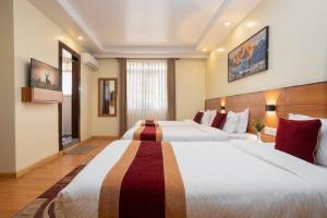 Uma cama ou camas num quarto em Magnificent Hotel