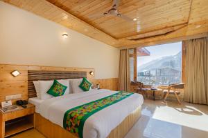 Postelja oz. postelje v sobi nastanitve Treebo Premium Silverstone Resort With Mountain Valley View