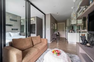 Mountain-view 1BR 9F Sriracha byน้องมังคุด NoParking的厨房或小厨房