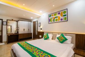 Voodi või voodid majutusasutuse Treebo Petals Banquet & Suites - Kolkata toas