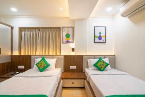 Voodi või voodid majutusasutuse Treebo Petals Banquet & Suites - Kolkata toas