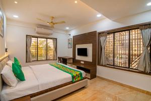 Voodi või voodid majutusasutuse Treebo Petals Banquet & Suites - Kolkata toas
