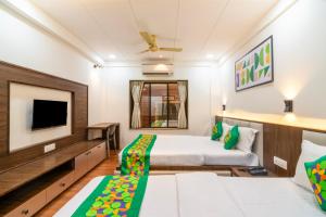 Voodi või voodid majutusasutuse Treebo Petals Banquet & Suites - Kolkata toas