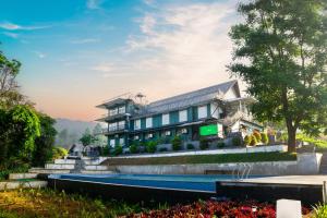 The swimming pool at or close to jungle view resort