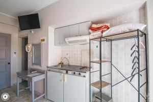 Kuchyňa alebo kuchynka v ubytovaní Bikakis Family Apartments + 37 fotografií