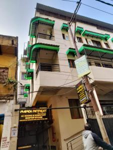 Budova, kde se penzion nachází + 48 fotografií