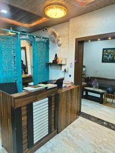 a lobby with a reception desk in a room at NANDI RETREAT HomeStay in Varanasi