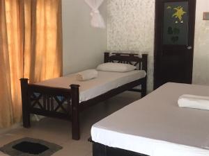 Letto o letti in una camera di Greenwood Hotel Sigiriya