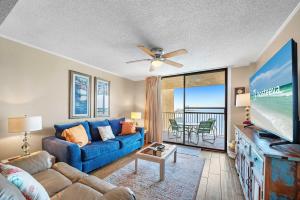 Televiisor ja/või meelelahutuskeskus majutusasutuses Compass Point 503