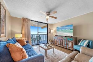 Televiisor ja/või meelelahutuskeskus majutusasutuses Compass Point 503 +42 fotot