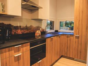 Kuchyň nebo kuchyňský kout v ubytování Modern holiday home with terrace