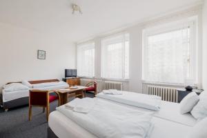 Postel nebo postele na pokoji v ubytování hotel Dobruška