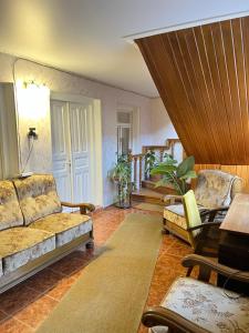 Ruang duduk di GuestHouse LILIA &Wine Celler