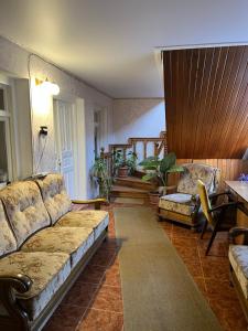 Ruang duduk di GuestHouse LILIA &Wine Celler