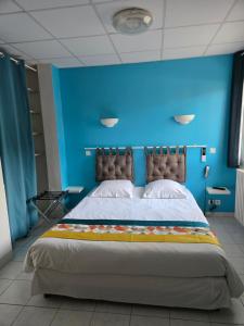 Llit o llits en una habitació de Carry Hotel