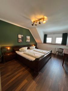 A bed or beds in a room at Bergbude