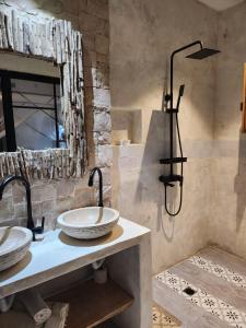 Ένα μπάνιο στο Home SAKALAVA