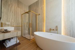 Ένα μπάνιο στο Puro By Unico Relais +88 φωτογραφίες