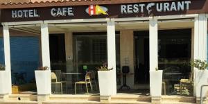 Restaurace v ubytování Hotel Al amal Tiznit