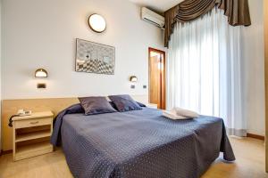 Postel nebo postele na pokoji v ubytování Hotel Villa dei Gerani