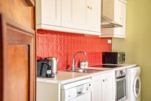 a kitchen with a sink and a microwave at La Belle Villa - Family Retreat Magnificent View in Akrotiri