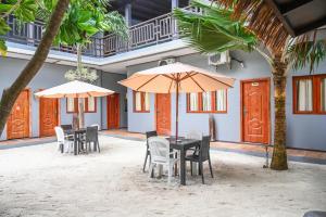 Restaurace v ubytování Sea View Villa Ukulhas
