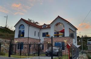Budova, kde se prázdninový dům nachází