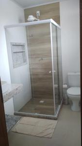 a glass shower in a bathroom with a toilet at Casa Vista da Pedra in Domingos Martins
