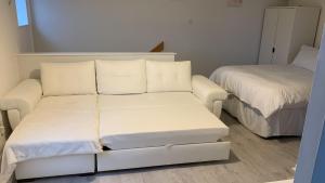 a white couch in a room with a bed at Spring Grove in Hull